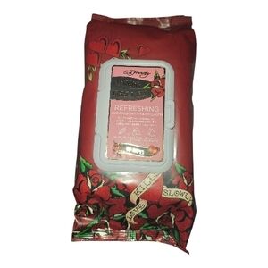The Ed Hardy Refreshing Cucumber Water & Collagen Cleansing Facial Wipes New